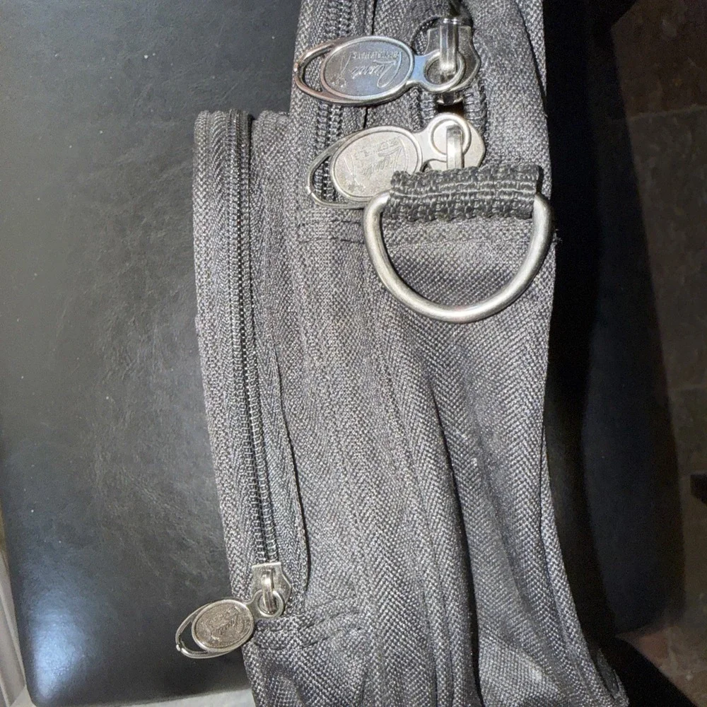 Ricardo Beverly Hills Black Crossbody‎ Bag Small Travel Purse Everyday Carry